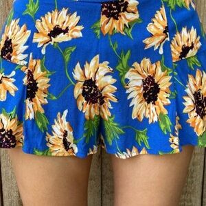 Rumor Boutique sunflower print blue shorts